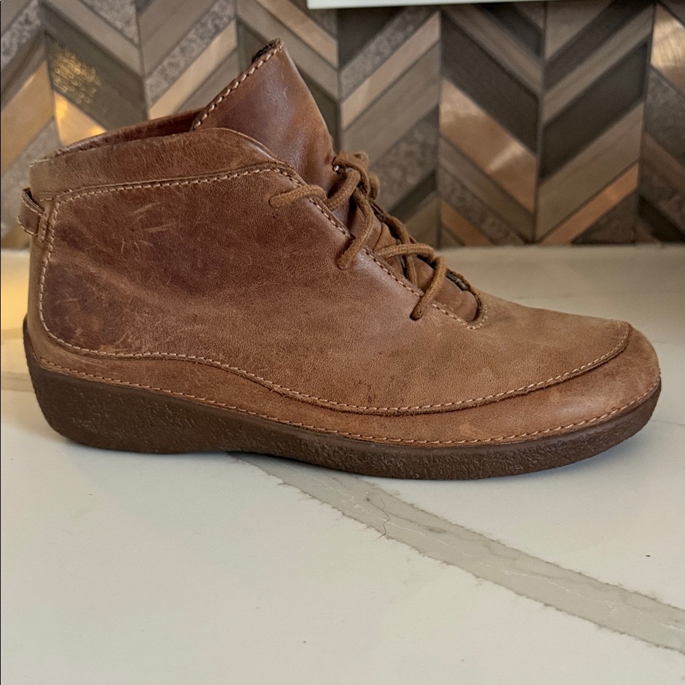 Duluth Trading Co Brown Lace-Up Boots